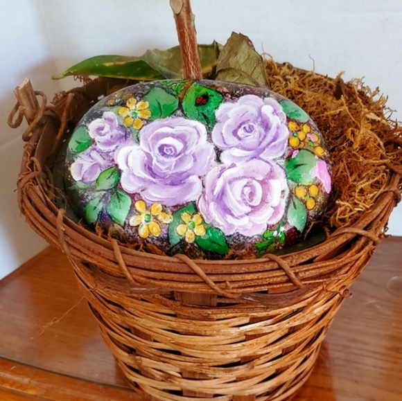 Hand Painted Lavender Roses on Natural Rock, Large rock of roses and ladybug - Picture 3 of 5